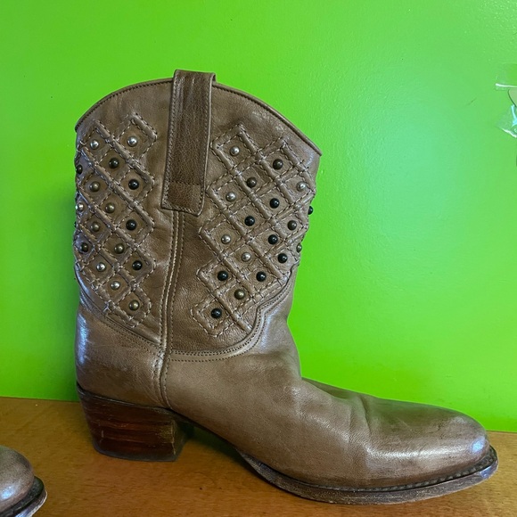 FRYE ,Brown Studded Leather Boots wonderful condition, made in SPAIN . - Picture 8 of 12